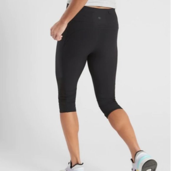 Athleta Dobby Action Crop Capri side pocket - Picture 2 of 7